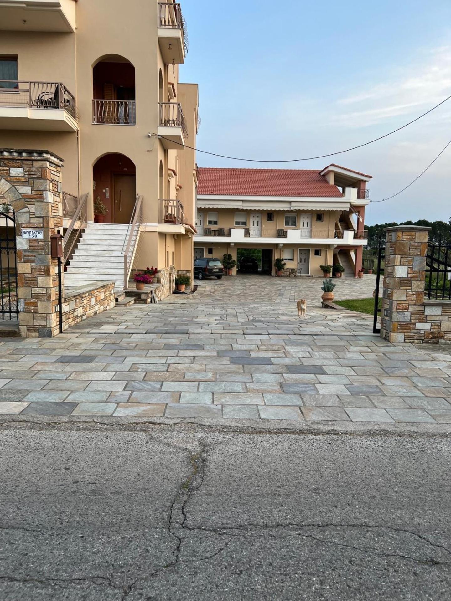Flo'S Apartments Missolonghi Exterior photo